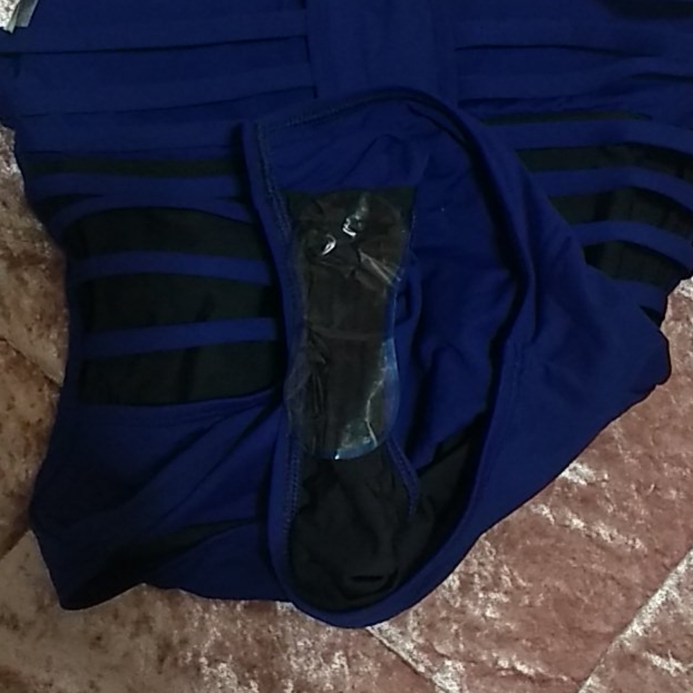 Bathsuit - Picture 4 of 5